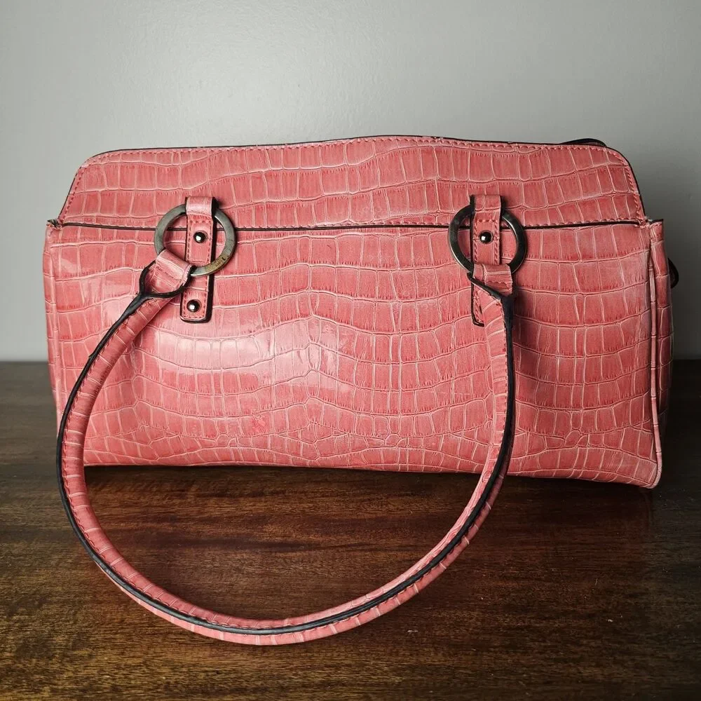 Guess vibrant hot